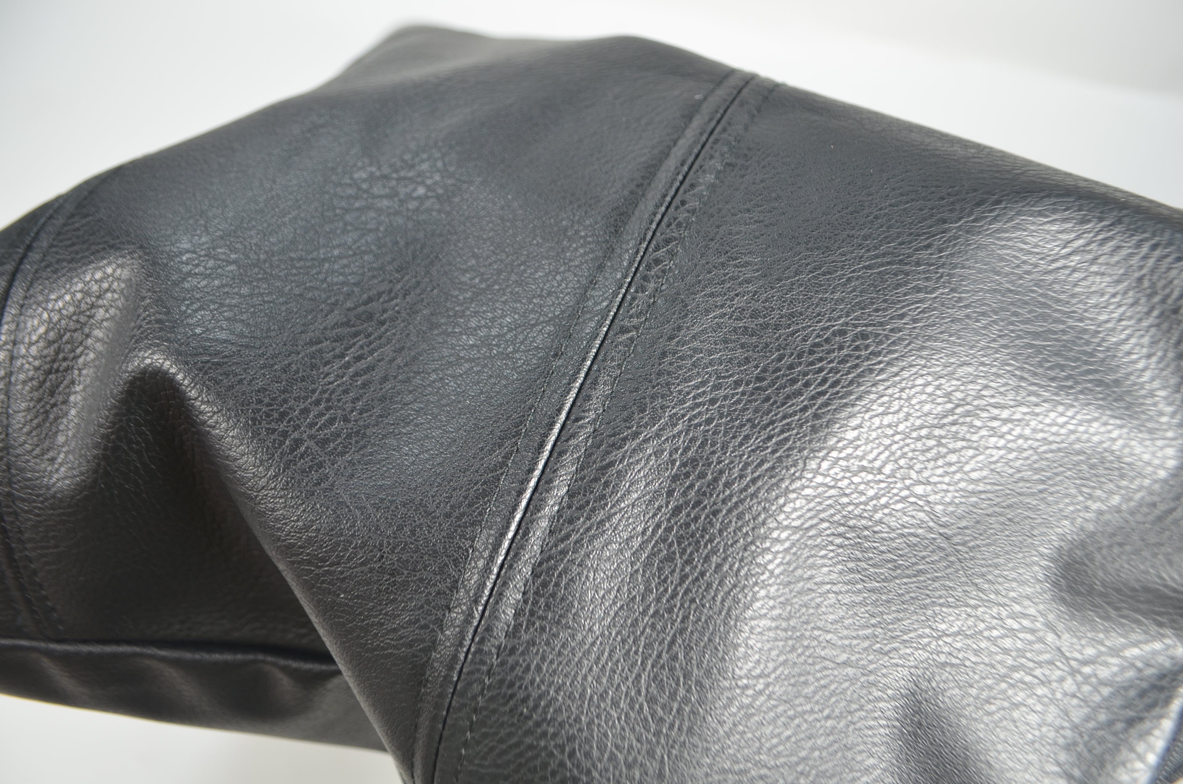 Set of 2 luxury faux leather cushion covers – 50×50 cm – black – water-repellent – fits 45×45 or 50×50 cm cushions